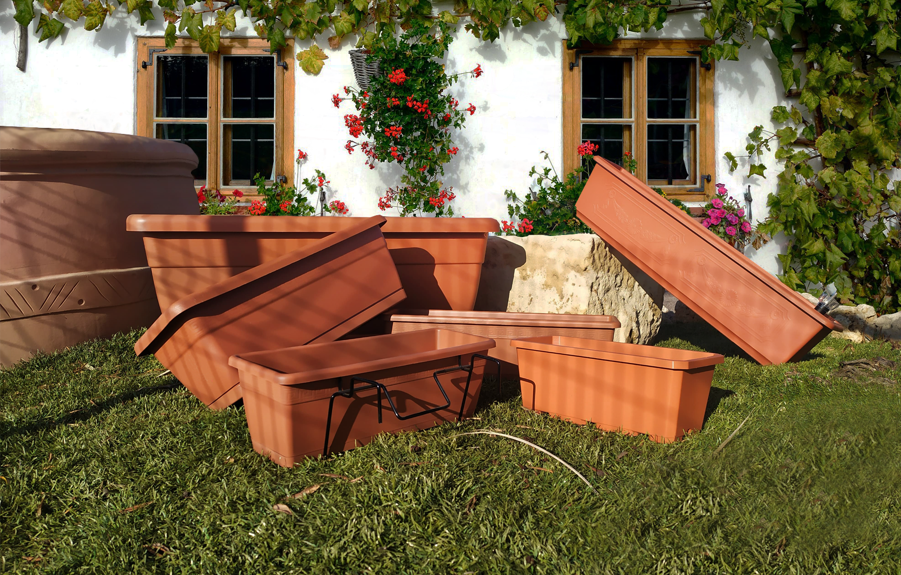 Decora tu terraza con nuestras jardineras rectangulares decorativas