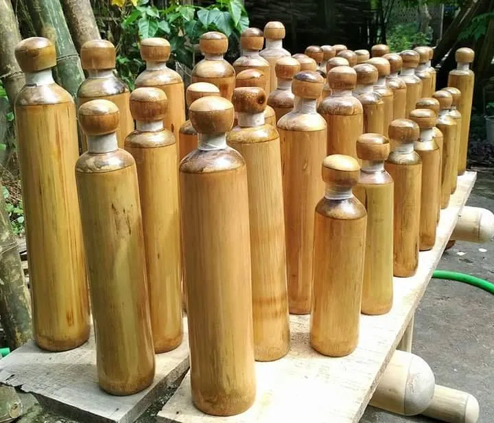 botellas fabricadas con cañas de bambu para sustituir el plástico